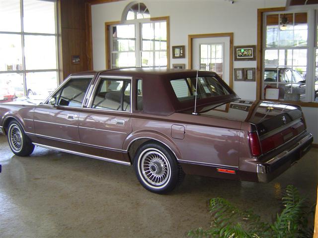 1987 Lincoln Town Car Base