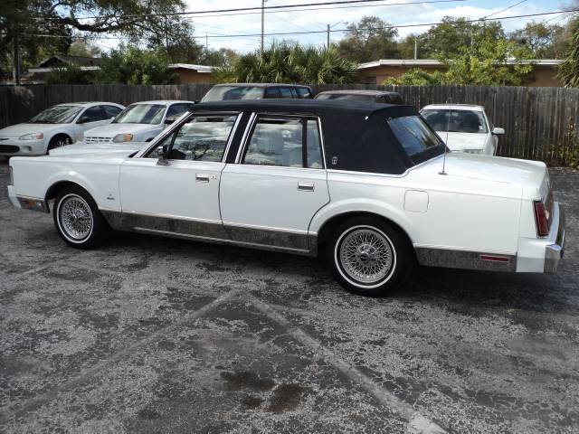 1987 Lincoln Town Car Unknown