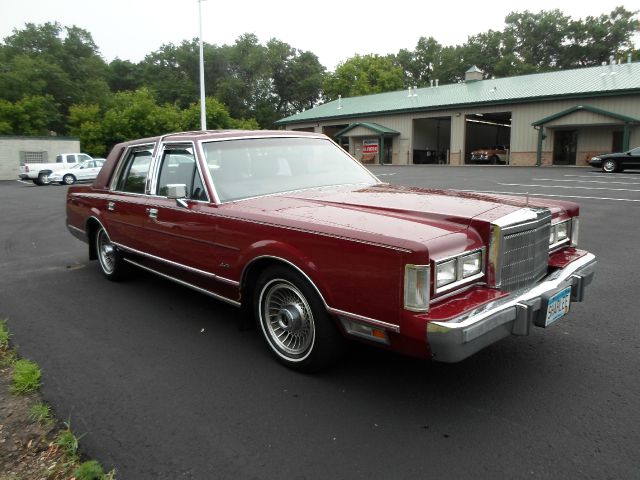 1988 Lincoln Town Car Base