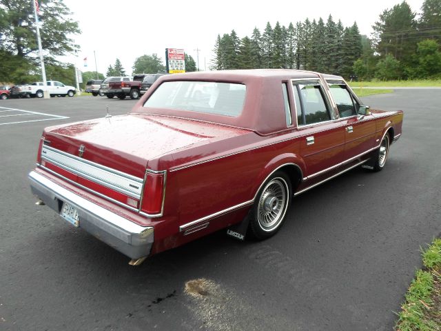 1988 Lincoln Town Car Base