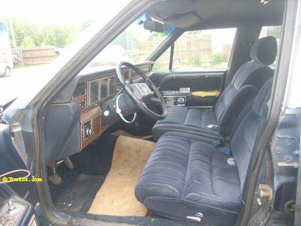 1988 Lincoln Town Car Base