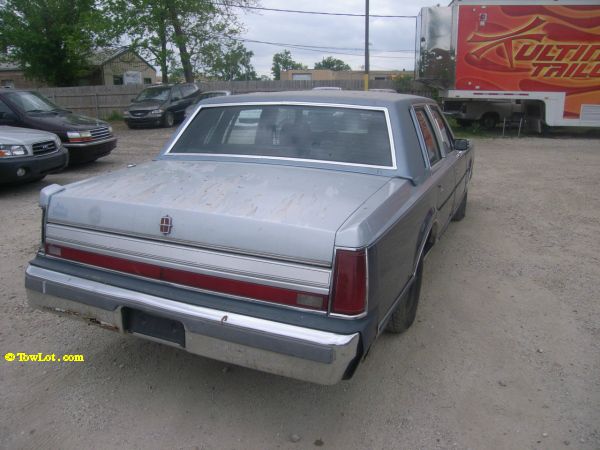 1988 Lincoln Town Car Base