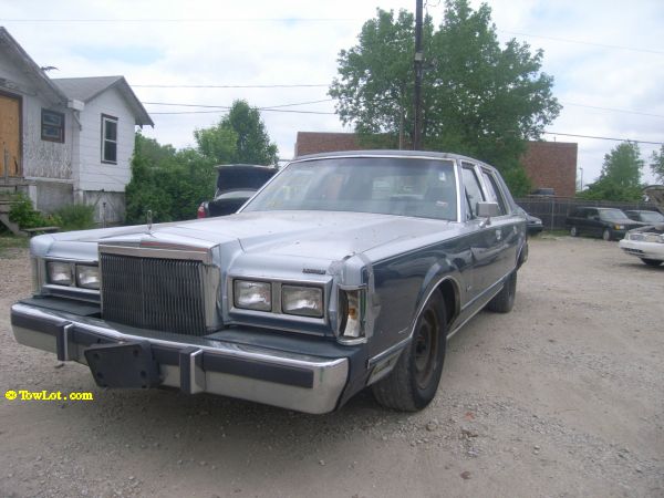 1988 Lincoln Town Car Base