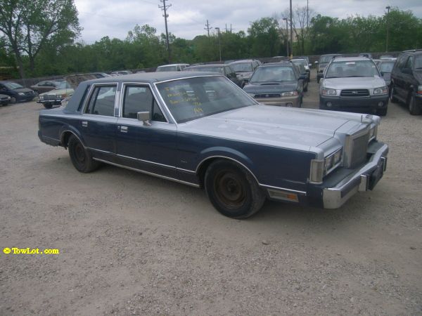 1988 Lincoln Town Car Base