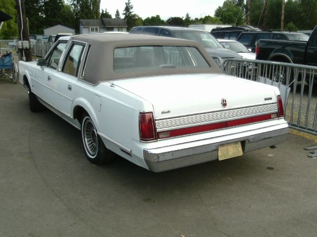 1989 Lincoln Town Car Base