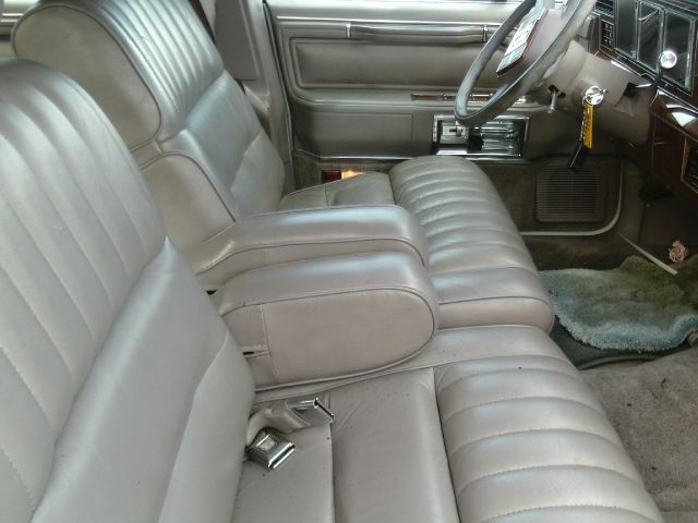 1989 Lincoln Town Car Base