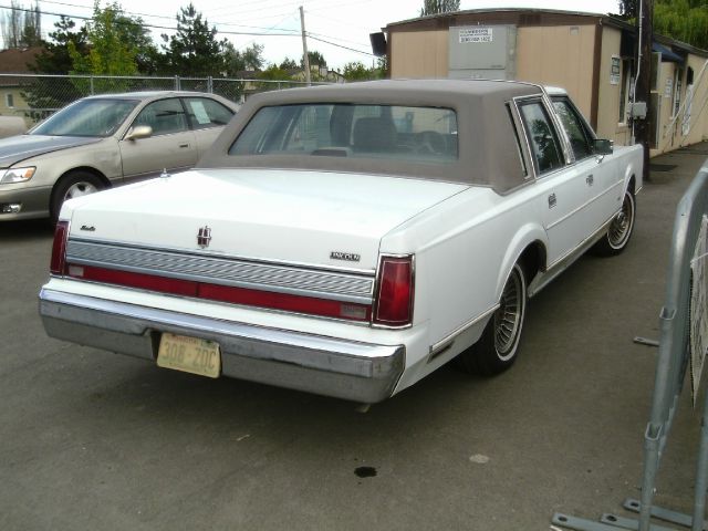 1989 Lincoln Town Car Base