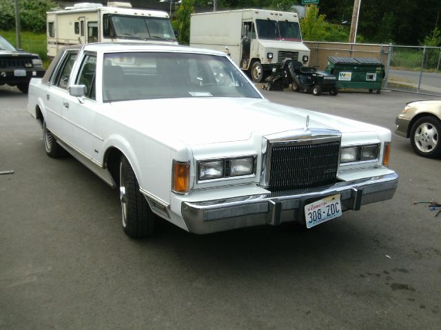 1989 Lincoln Town Car Base