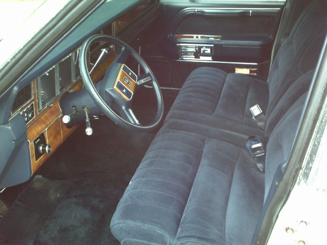 1989 Lincoln Town Car Base