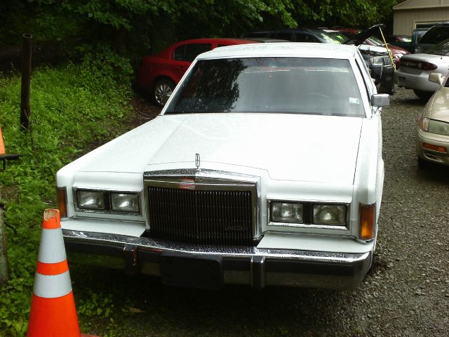 1989 Lincoln Town Car Base