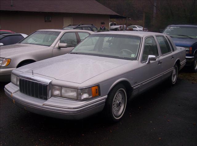 1991 Lincoln Town Car DOWN 4.9 WAC