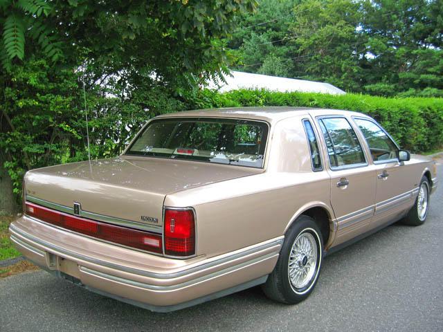 1993 Lincoln Town Car DOWN 4.9 WAC