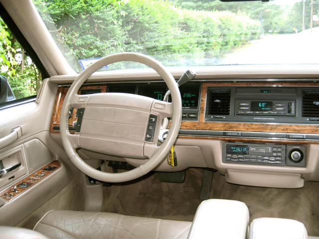 1993 Lincoln Town Car DOWN 4.9 WAC