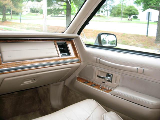 1993 Lincoln Town Car DOWN 4.9 WAC