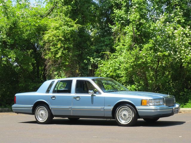 1993 Lincoln Town Car DOWN 4.9 WAC