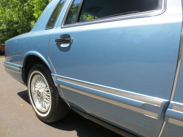 1993 Lincoln Town Car DOWN 4.9 WAC