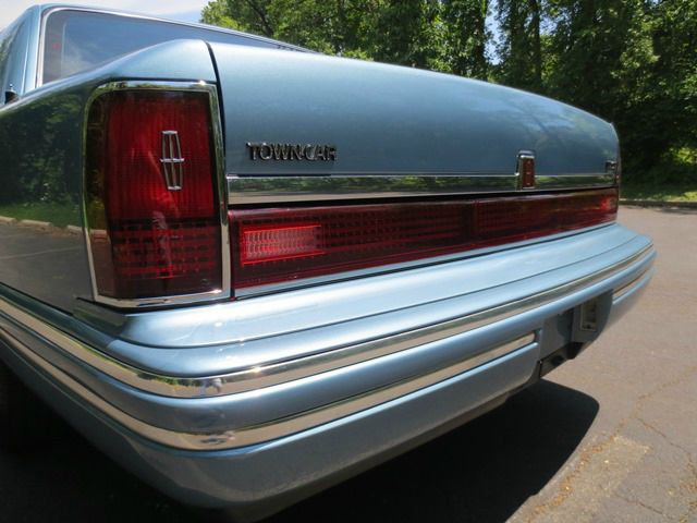 1993 Lincoln Town Car DOWN 4.9 WAC