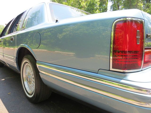 1993 Lincoln Town Car DOWN 4.9 WAC