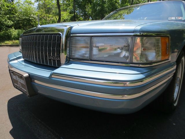 1993 Lincoln Town Car DOWN 4.9 WAC