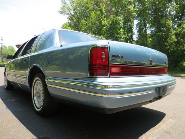 1993 Lincoln Town Car DOWN 4.9 WAC