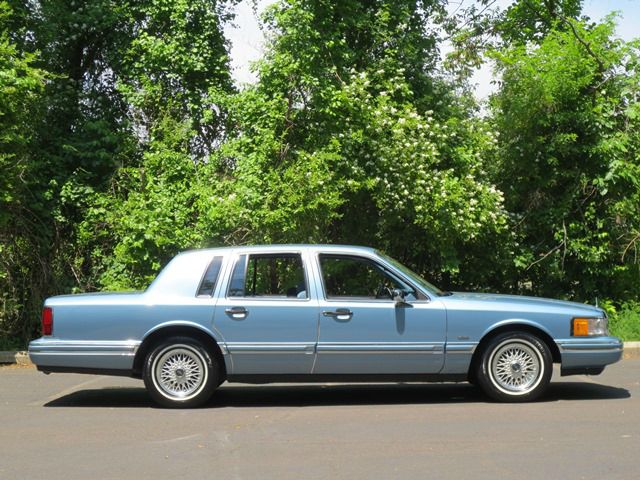 1993 Lincoln Town Car DOWN 4.9 WAC