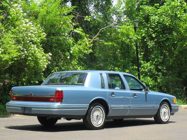 1993 Lincoln Town Car DOWN 4.9 WAC