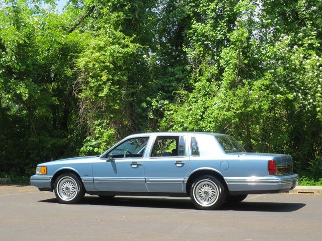 1993 Lincoln Town Car DOWN 4.9 WAC