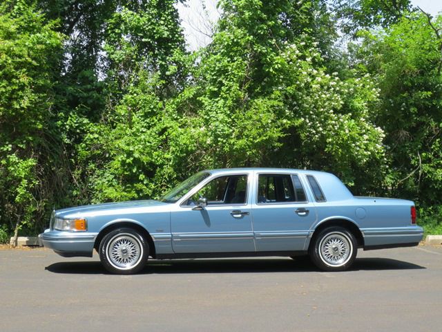 1993 Lincoln Town Car DOWN 4.9 WAC