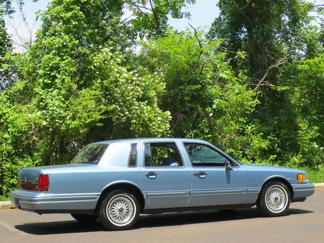 1993 Lincoln Town Car DOWN 4.9 WAC