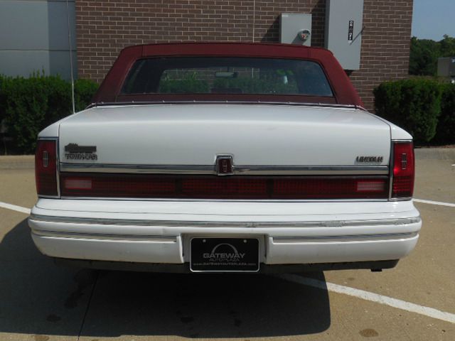 1993 Lincoln Town Car DOWN 4.9 WAC