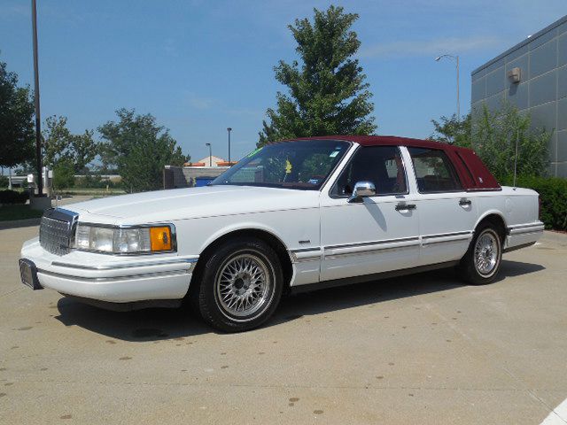 1993 Lincoln Town Car DOWN 4.9 WAC