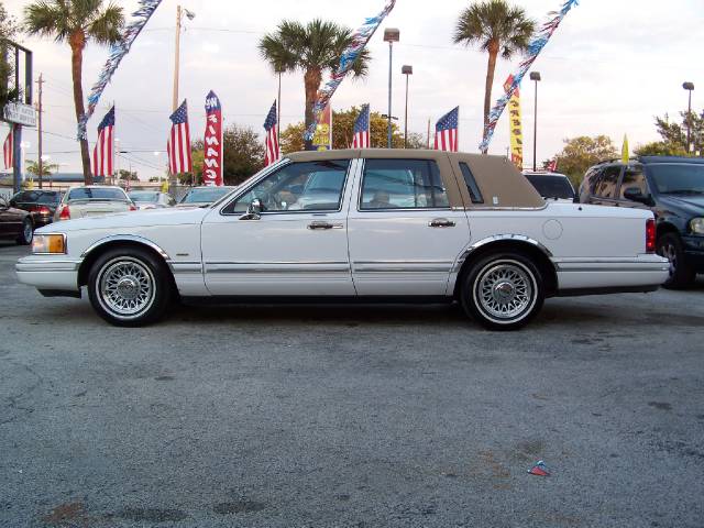 1993 Lincoln Town Car DOWN 4.9 WAC