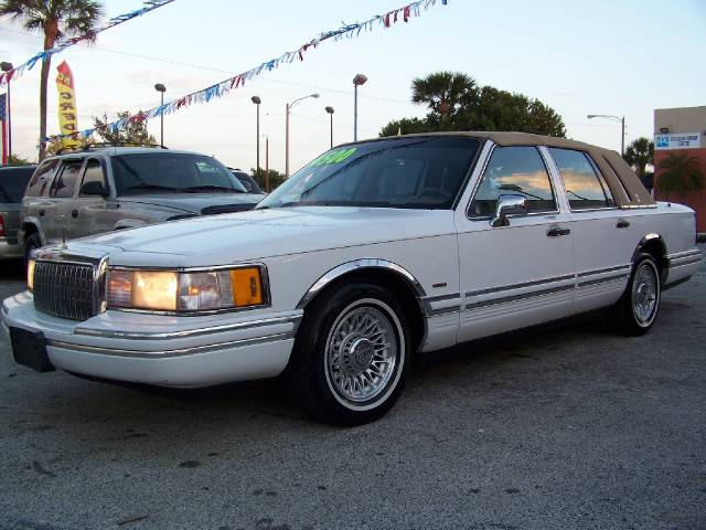 1993 Lincoln Town Car DOWN 4.9 WAC