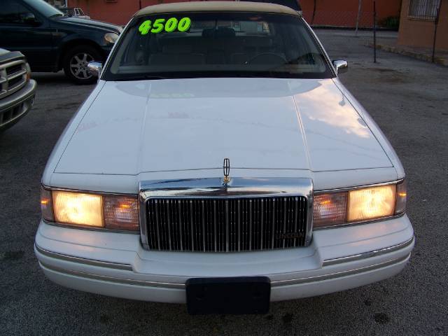 1993 Lincoln Town Car DOWN 4.9 WAC