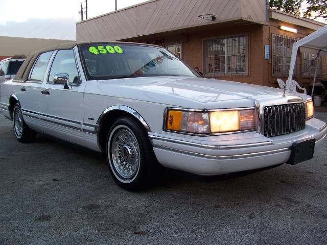 1993 Lincoln Town Car DOWN 4.9 WAC