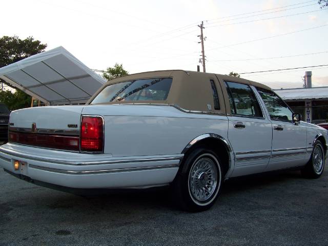 1993 Lincoln Town Car DOWN 4.9 WAC