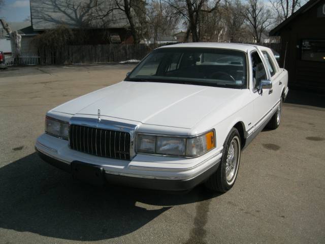 1993 Lincoln Town Car 5 Hatchback 4D