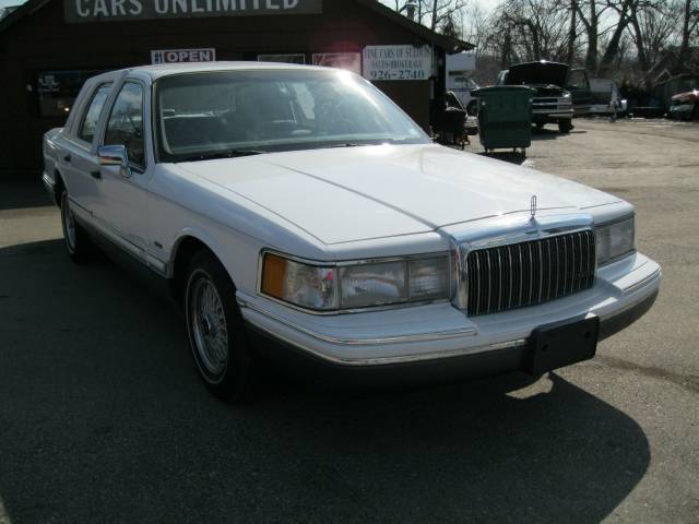 1993 Lincoln Town Car 5 Hatchback 4D