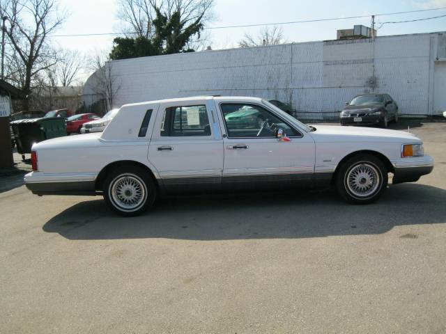 1993 Lincoln Town Car 5 Hatchback 4D