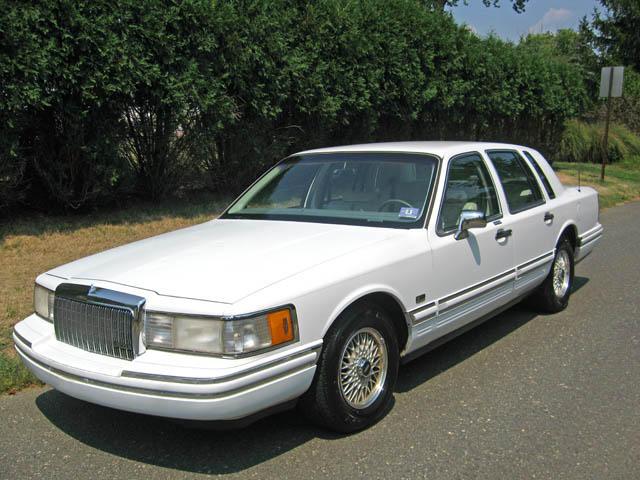 1993 Lincoln Town Car DOWN 4.9 WAC