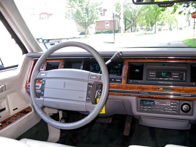 1993 Lincoln Town Car DOWN 4.9 WAC