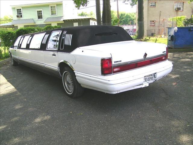 1993 Lincoln Town Car DOWN 4.9 WAC