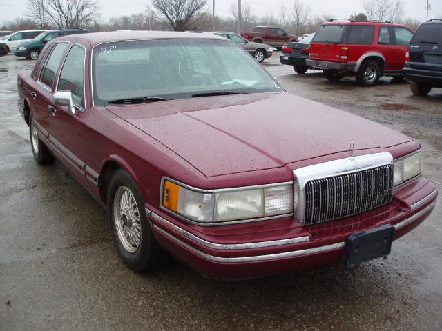 1993 Lincoln Town Car DOWN 4.9 WAC