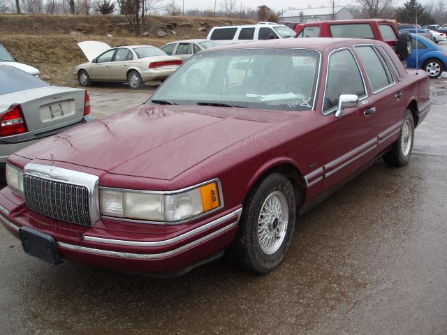 1993 Lincoln Town Car DOWN 4.9 WAC