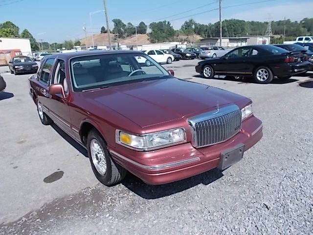 1995 Lincoln Town Car DOWN 4.9 WAC