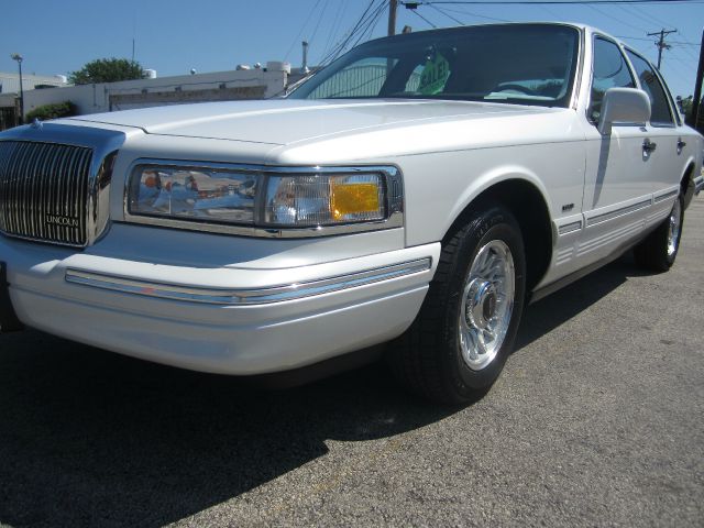 1995 Lincoln Town Car DOWN 4.9 WAC