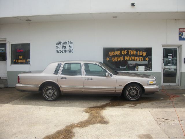 1995 Lincoln Town Car DOWN 4.9 WAC