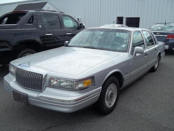 1996 Lincoln Town Car DOWN 4.9 WAC