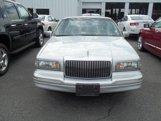 1996 Lincoln Town Car DOWN 4.9 WAC