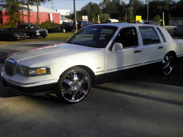 1996 Lincoln Town Car DOWN 4.9 WAC